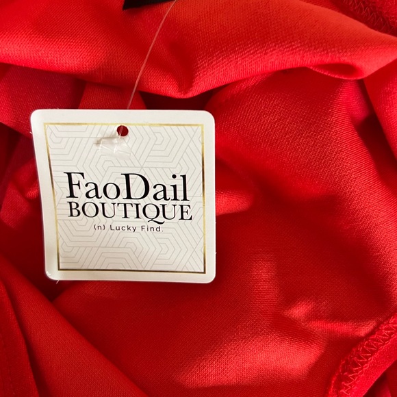 Red Dress - Picture 4 of 5